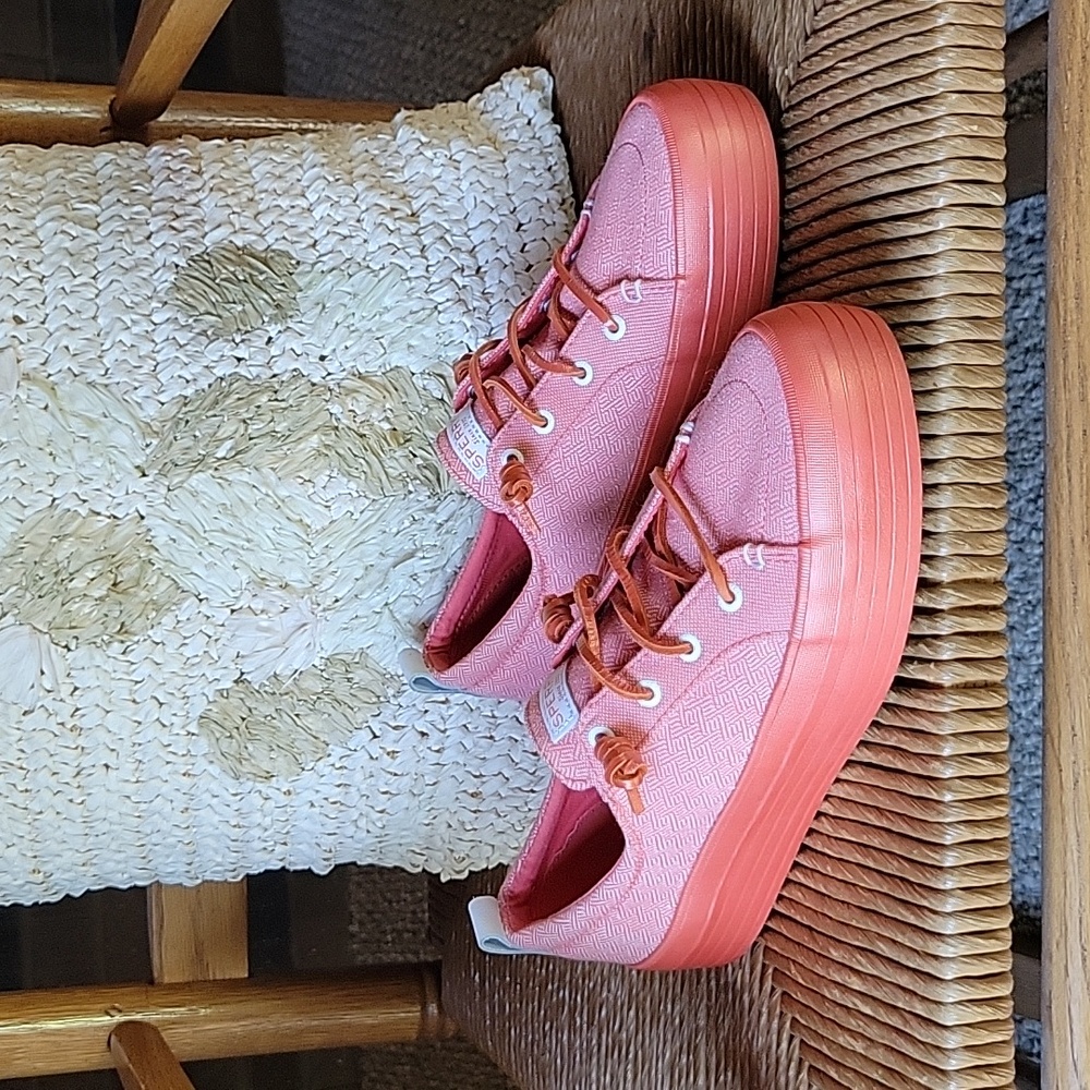 Sperry Women’s Crest Vibe Pink Metallic Platform Sneakers, size 9.5